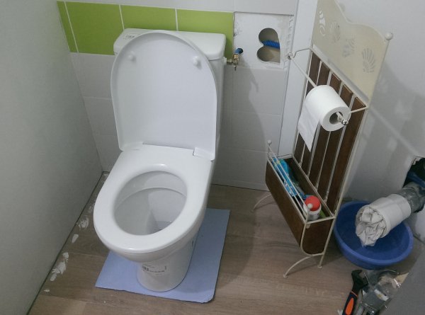 nouvelles toilettes fonctionnelles